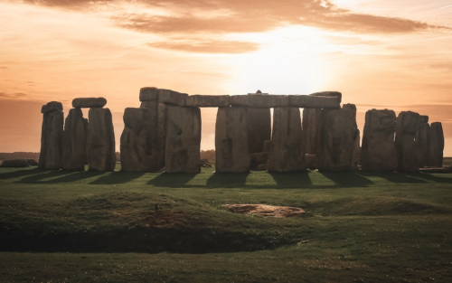 Stonehenge Fotó K. Mitch Hodge az Unsplash-en